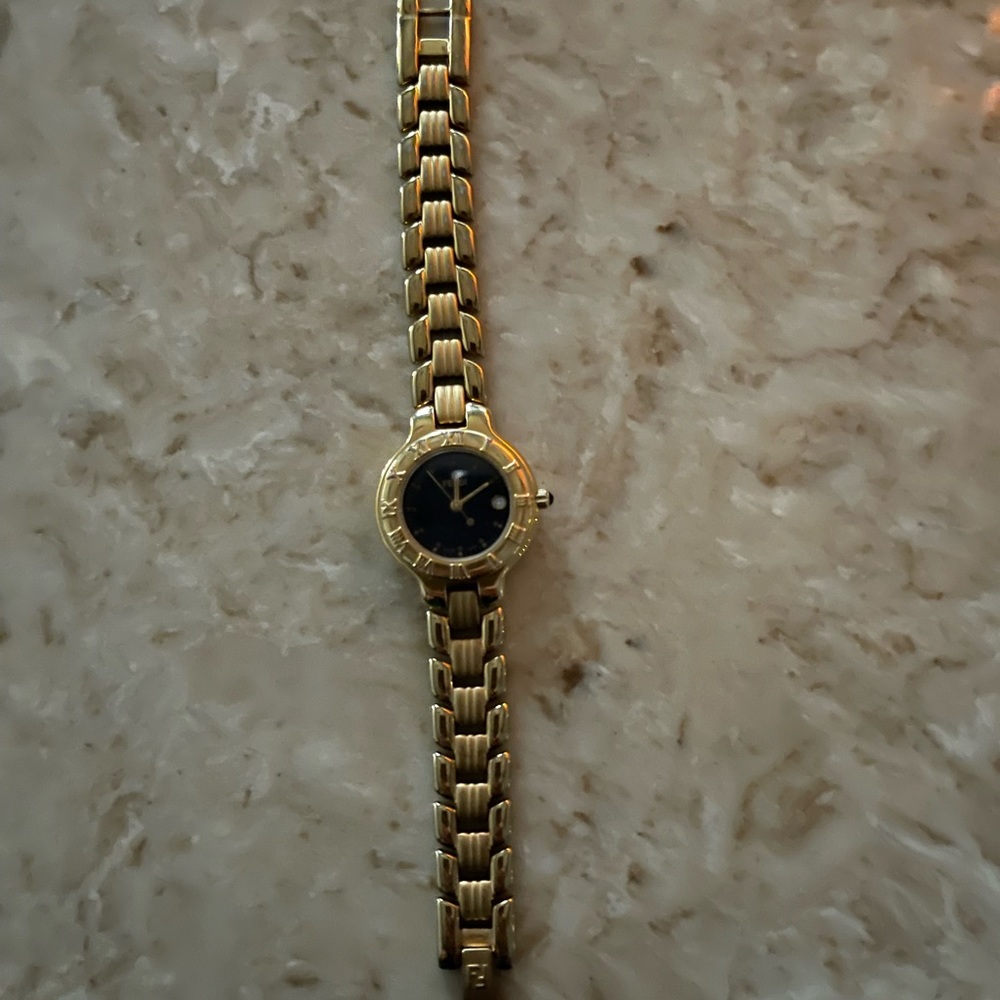 Fendi skinny women watch golden fendi- serial no is 900l